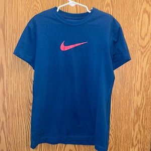 Girls Nike dri fit tee